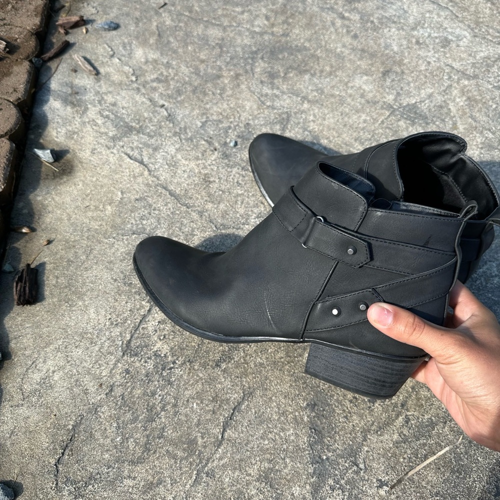 Women’s black union bay booties size 9.5